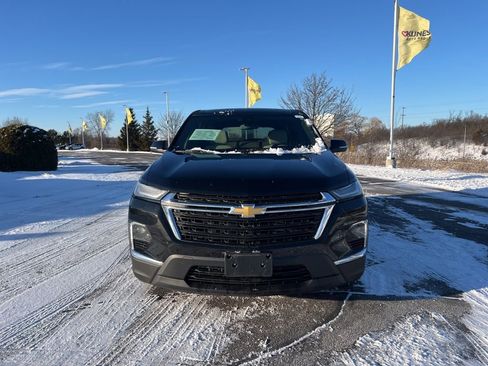 Used 2023 Chevrolet Traverse LS image 2