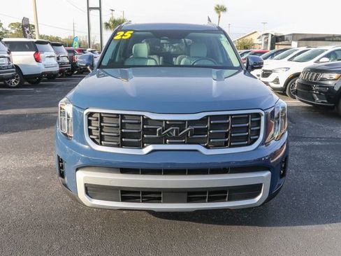 Used 2025 Kia Telluride S image 2