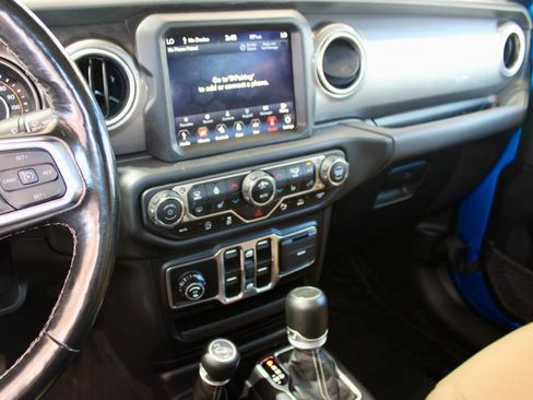 Used 2021 Jeep Gladiator Overland w/ Uconnect 4C Nav & Sound Group AWD/4WD image 24