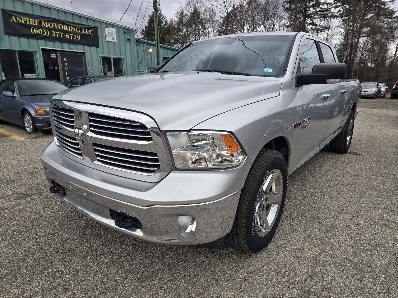 Used 2015 RAM 1500 Classic SLT w/ SLT Plus D←cor Group AWD/4WD image 4