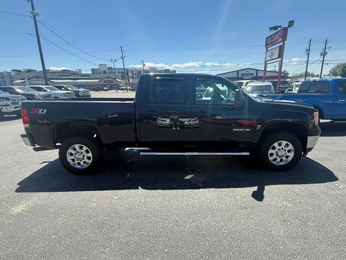 Used 2011 GMC Sierra 2500 SLT w/ Suspension Package, Off-Road AWD/4WD image 7