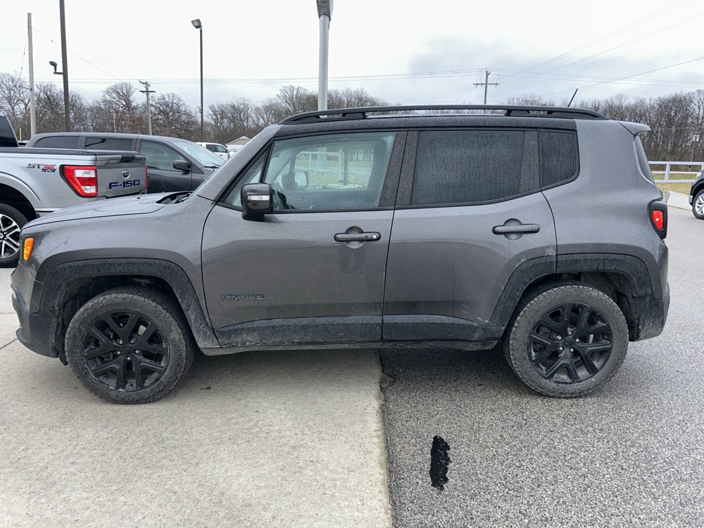 Used 2016 Jeep Renegade Latitude AWD/4WD image 2