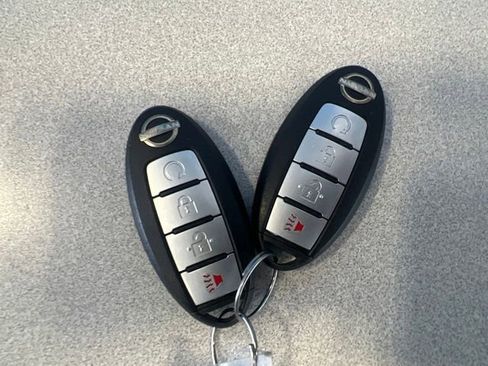Used 2022 Nissan Pathfinder SV AWD/4WD image 37