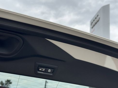 Used 2022 BMW X5 xDrive45e w/ Climate Comfort Package image 18