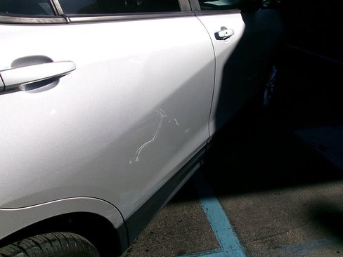 Used 2020 Chevrolet Equinox LS w/ LS Convenience Package image 9