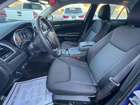 Used 2018 Chrysler 300 Touring w/ Sport Appearance Package image 19