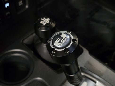 Used 2013 Toyota FJ Cruiser 4WD image 22