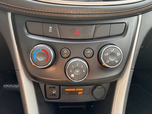 Used 2021 Chevrolet Trax LS FWD image 19