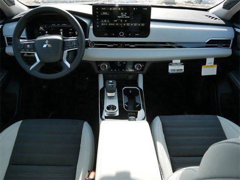 New 2026 Mitsubishi Outlander SE image 7