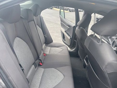 Used 2018 Toyota Camry LE image 15