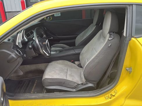 Used 2015 Chevrolet Camaro LT RWD image 7