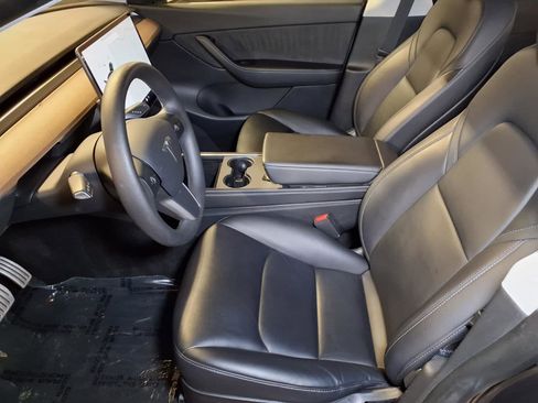 Used 2022 Tesla Model Y Performance image 11