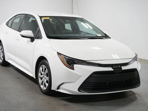 Certified 2024 Toyota Corolla LE FWD image 3