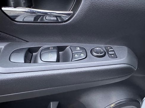 Used 2023 Nissan Kicks SV image 13