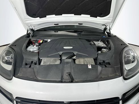 Certified 2022 Porsche Cayenne Coupe image 33