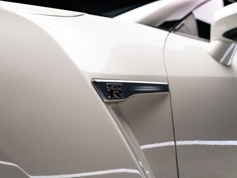 Used 2020 Nissan GT-R Premium AWD/4WD image 31