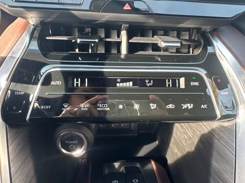 Used 2024 Toyota Venza Limited image 35