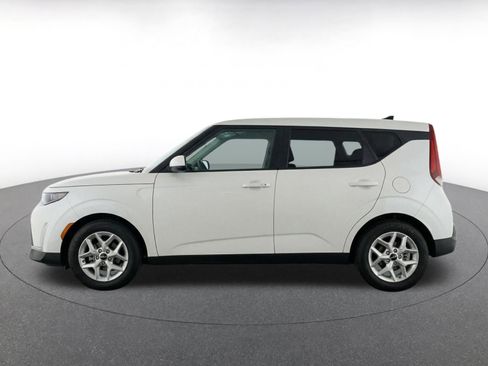 Used 2025 Kia Soul LX w/ LX Technology Package FWD image 4