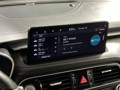 Used 2023 Genesis G70 2.0T image 16