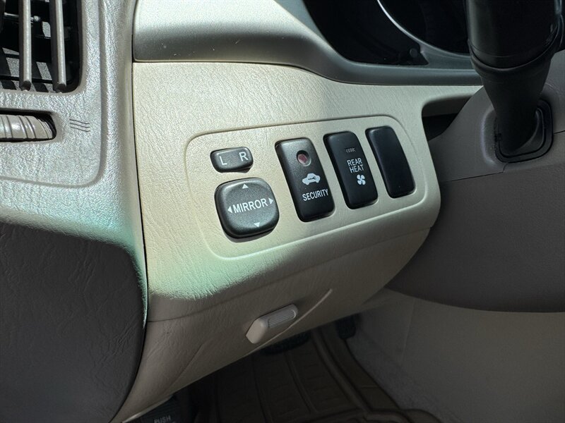 Used 2006 Toyota Highlander Limited AWD/4WD image 26