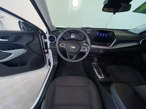 Used 2024 Chevrolet Trax LS w/ LS Convenience Package FWD image 34