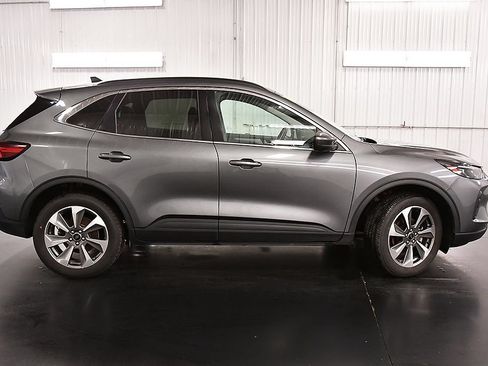 Used 2024 Ford Escape Platinum AWD/4WD image 9