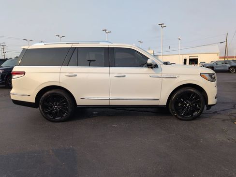 Used 2024 Lincoln Navigator Reserve AWD/4WD image 6