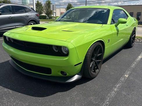 Used 2015 Dodge Challenger R/T Scat Pack w/ Leather Interior Group RWD image 2