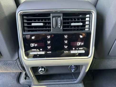 Certified 2023 Porsche Cayenne Turbo AWD/4WD image 34
