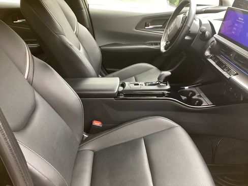 Used 2025 Toyota Prius XLE AWD/4WD image 4