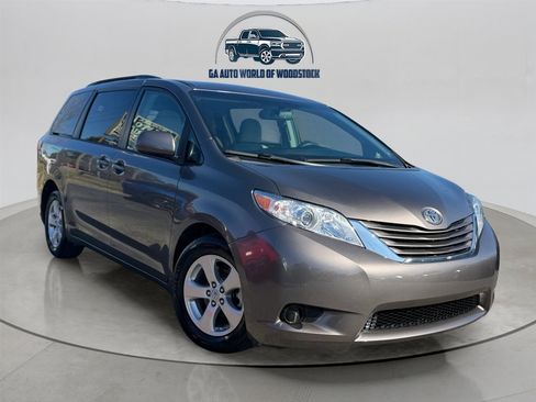 Used 2016 Toyota Sienna LE image 6