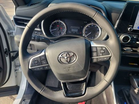 Certified 2024 Toyota Highlander XSE image 28