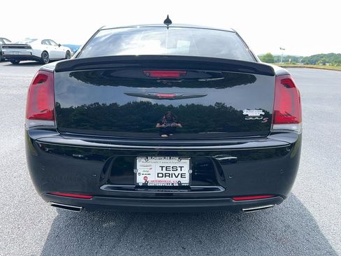 Used 2023 Chrysler 300 S w/ Comfort Group RWD image 6