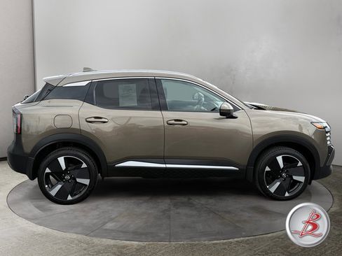 Used 2025 Nissan Kicks SR image 8