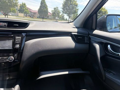 Used 2017 Nissan Rogue Sport SL w/ SL Premium Package AWD/4WD image 32