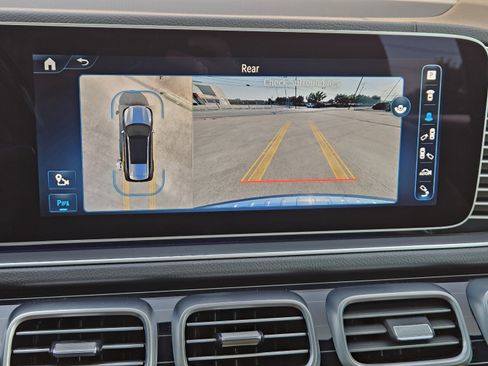 Used 2024 Mercedes-Benz GLS 580 4MATIC image 15