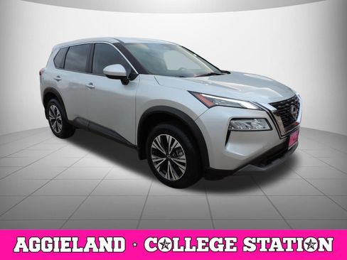 Used 2023 Nissan Rogue SV image 3