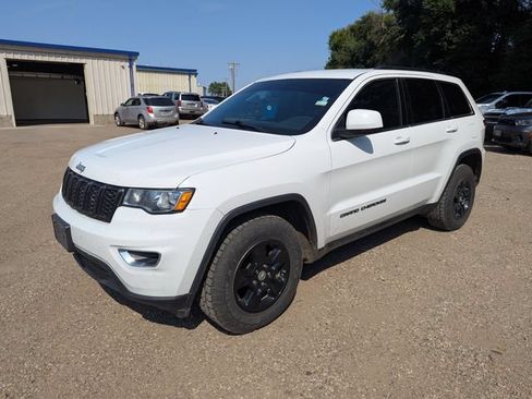 Used 2017 Jeep Grand Cherokee Laredo w/ Quick Order Package 23E AWD/4WD image 8