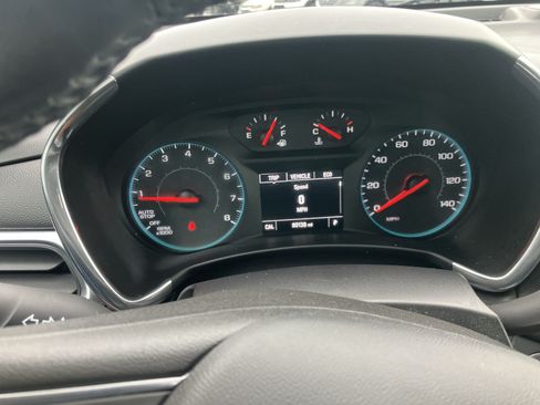 Used 2018 Chevrolet Equinox LT FWD image 22
