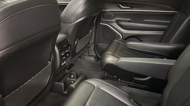 Used 2022 Jeep Grand Cherokee L Limited w/ Luxury Tech Group II AWD/4WD image 29