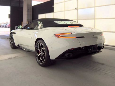 Used 2019 Aston Martin DB11 Volante RWD image 12