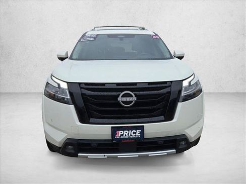 Used 2023 Nissan Pathfinder Platinum w/ Black Appearance Package FWD image 2