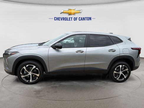 Used 2024 Chevrolet Trax RS FWD image 8
