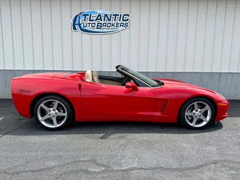 Used 2005 Chevrolet Corvette Convertible w/ Preferred Equipment Group RWD image 27