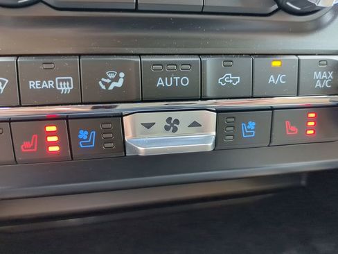 Used 2024 Ford F250 Lariat w/ Lariat Ultimate Package AWD/4WD image 28
