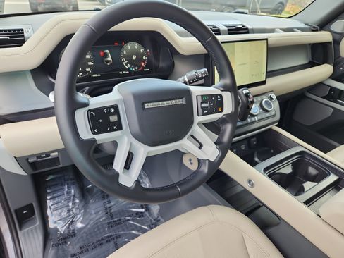 Used 2024 Land Rover Defender 130 S image 14