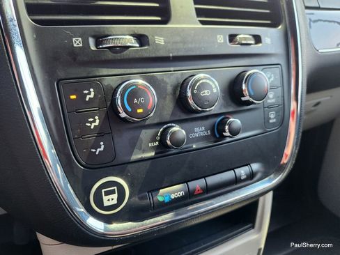 Used 2019 Dodge Grand Caravan SXT image 58