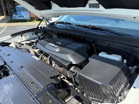 Used 2018 Nissan Titan SV w/ SV Convenience Package image 37