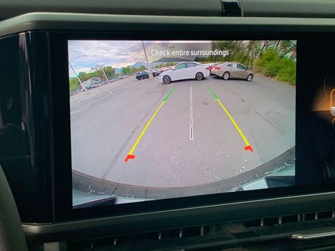 Used 2025 Jeep Wrangler Sahara image 17