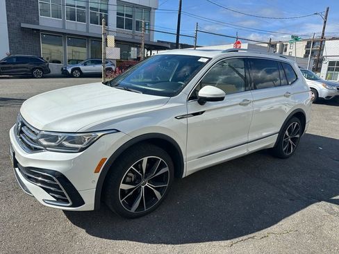 Used 2022 Volkswagen Tiguan SEL R-Line AWD/4WD image 2
